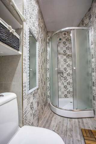 Отель Gantiadi Кутаиси Трехместный номер с собственной ванной комнатой-3